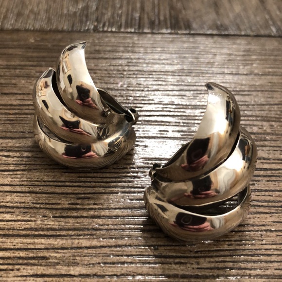 Sterling Silver Clip Eartings Made in Mexico Scalloped Shell Design - Picture 6 of 13